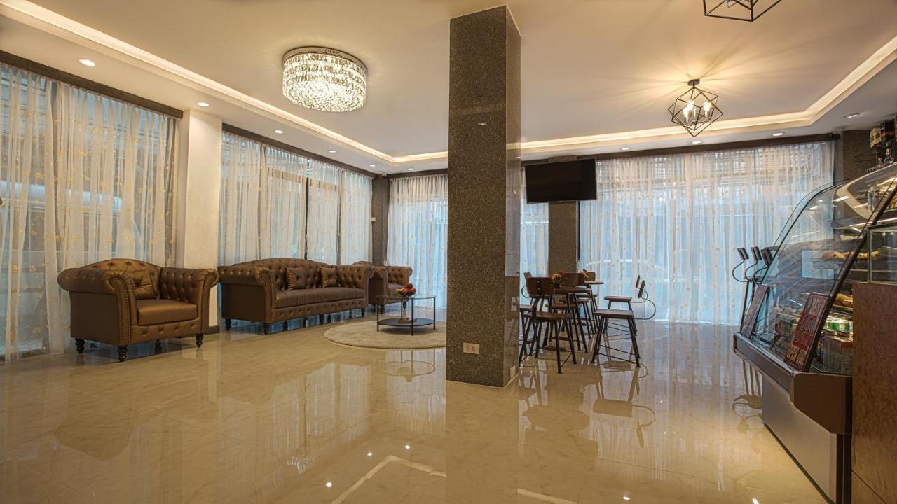Khách sạn V One Pride-sukhumvit 22, 3*